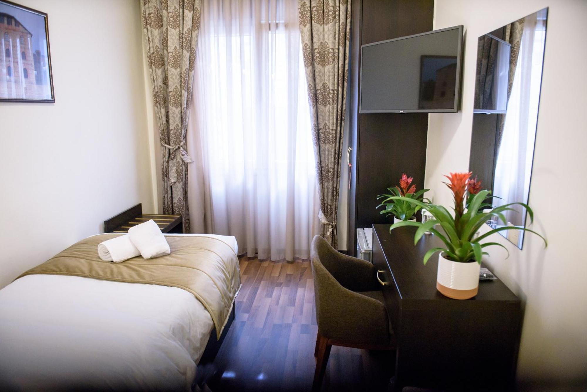 Hotel Padelidaki Трикала Экстерьер фото
